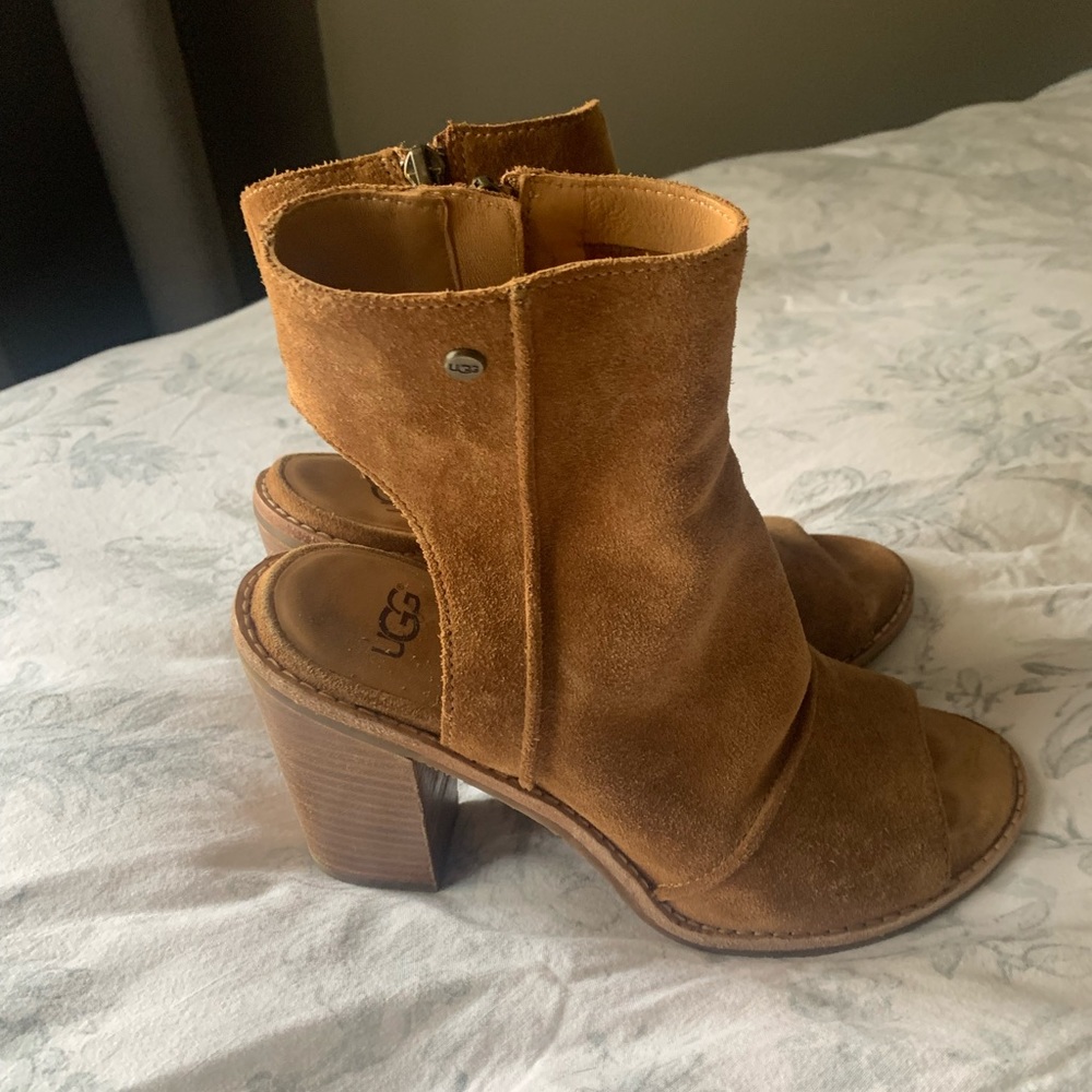 UGG ankle bootie with cut out, real leather